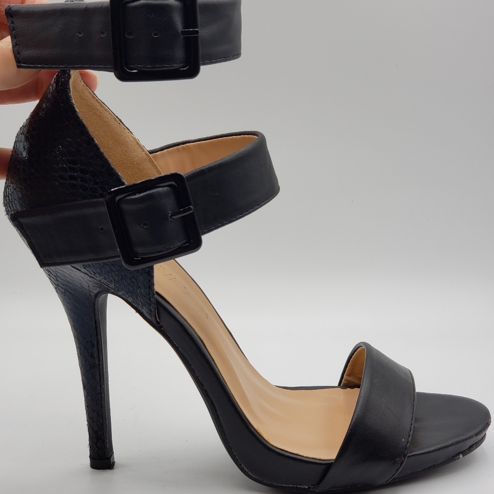 Wild Diva black heels, 4.5|" heels, Size 8